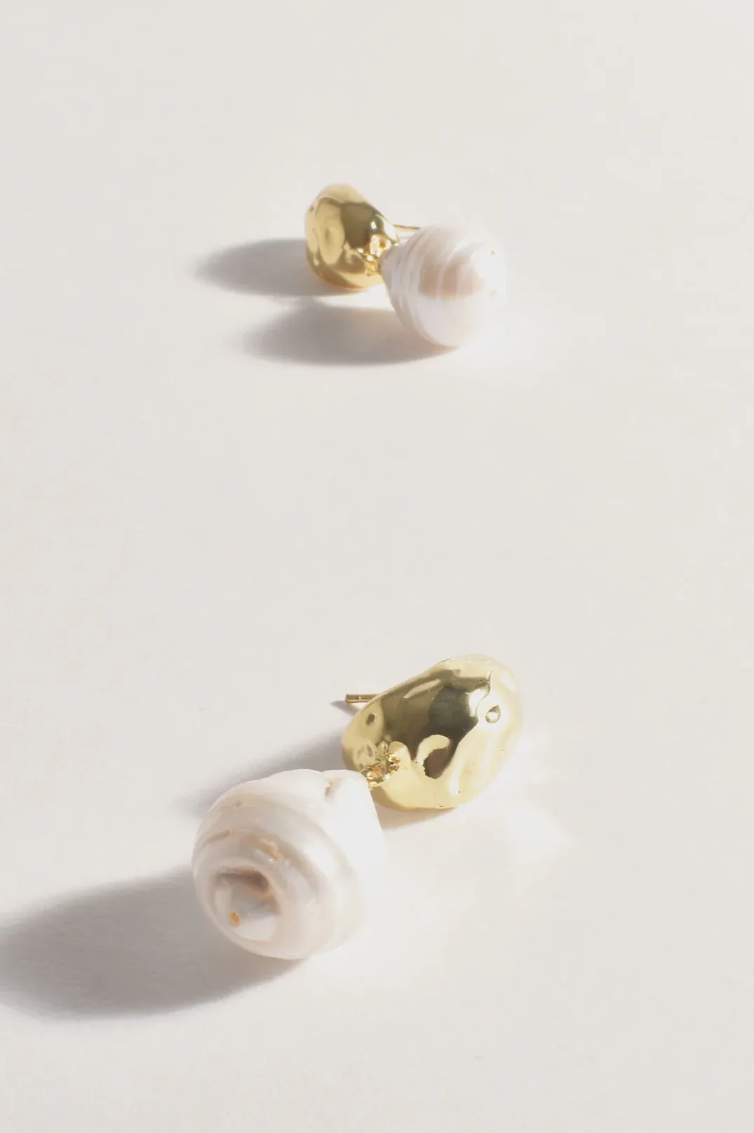 Curved Front Freshwater Pearl Earrings Cream/Gold